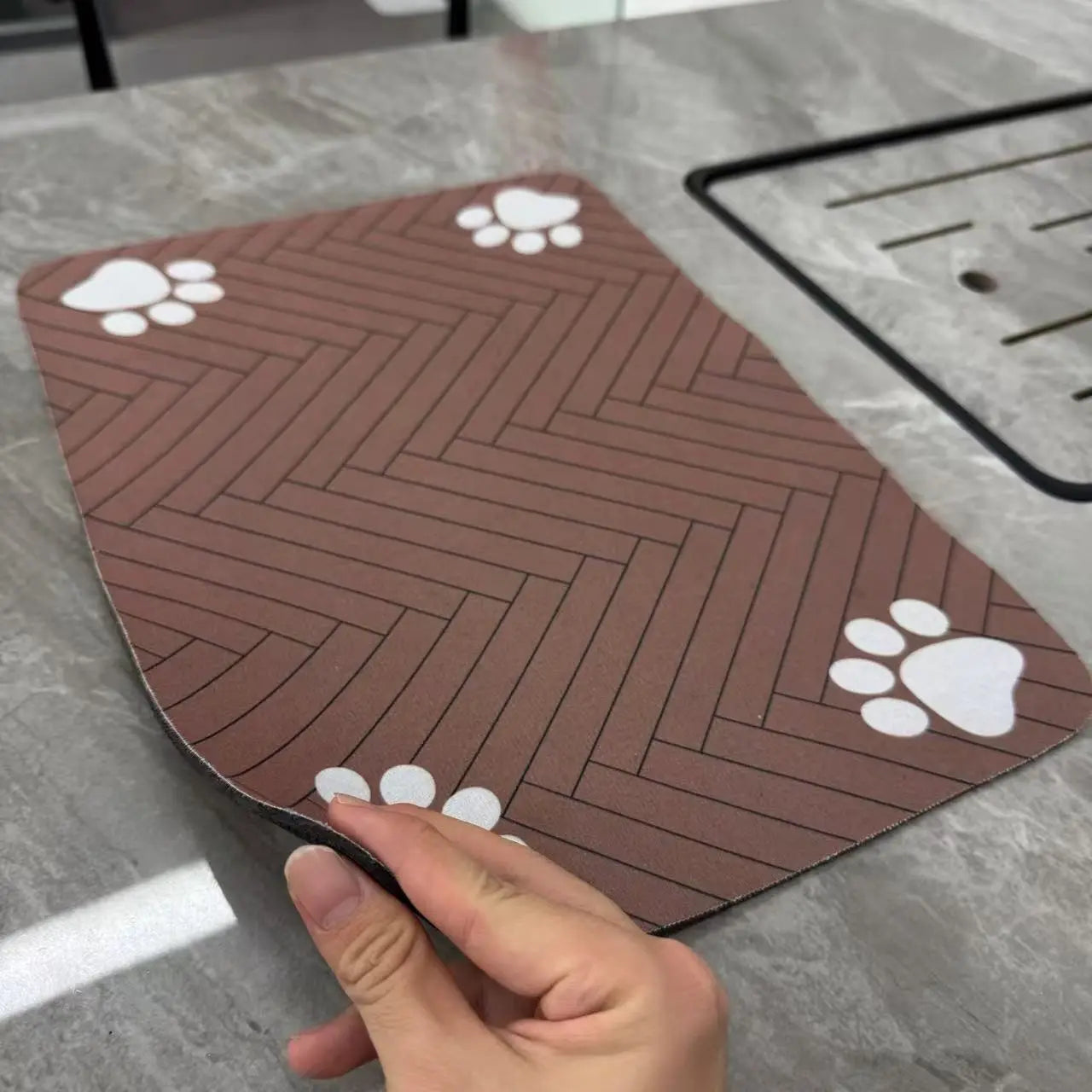Absorbent Quick-Drying Pet Feeding Mat for Dogs and Cats with Non-Slip Rubber Base and Dark Polyester Surface for Indoor Use